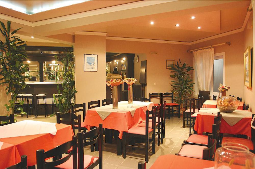 Hotel Koukouras Stalós Buitenkant foto