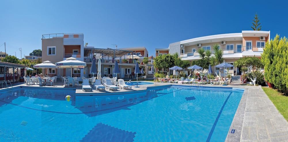 Hotel Koukouras Stalós Buitenkant foto