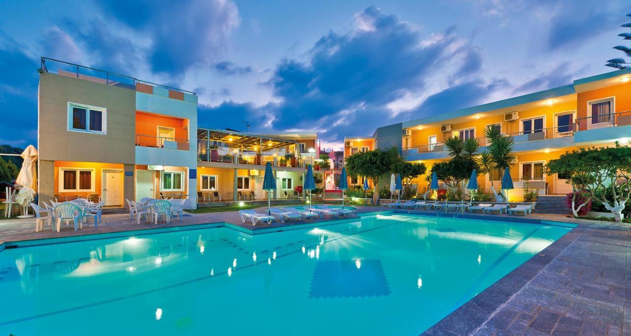 Hotel Koukouras Stalós Buitenkant foto