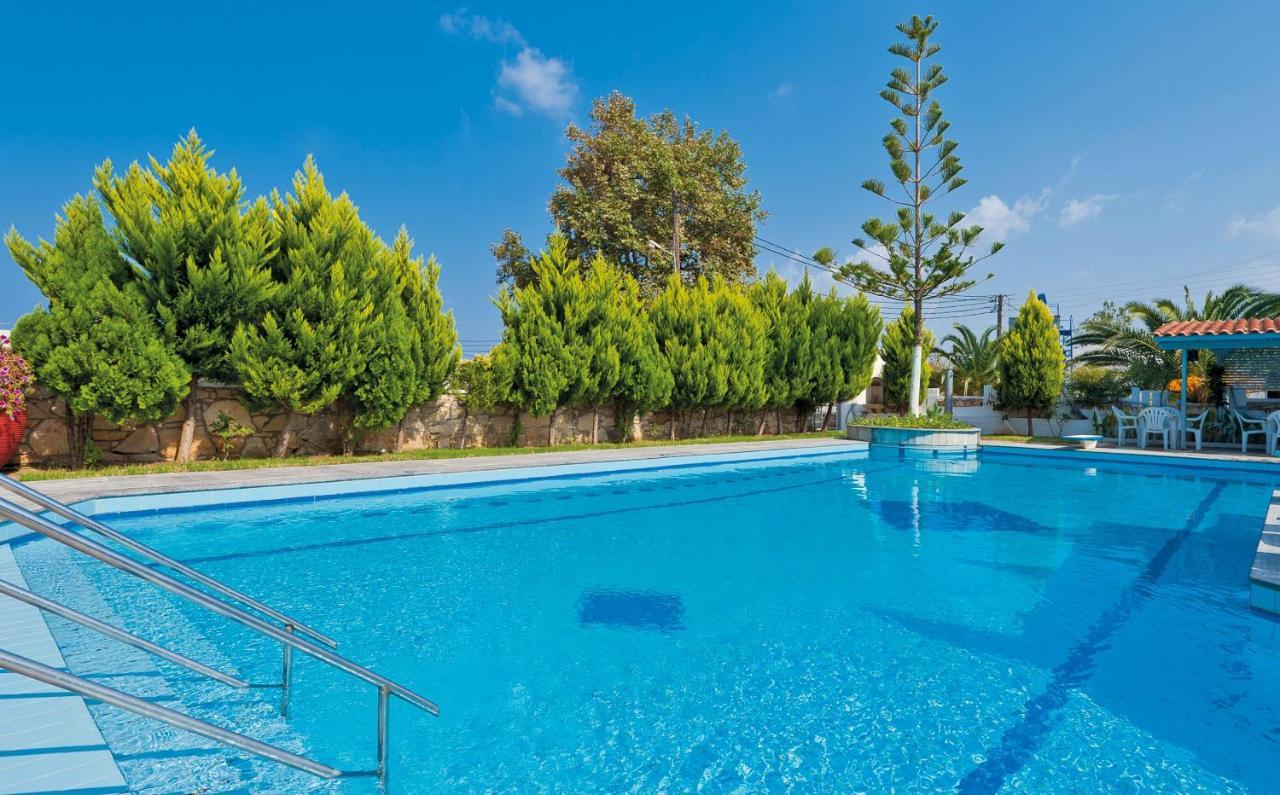 Hotel Koukouras Stalós Buitenkant foto