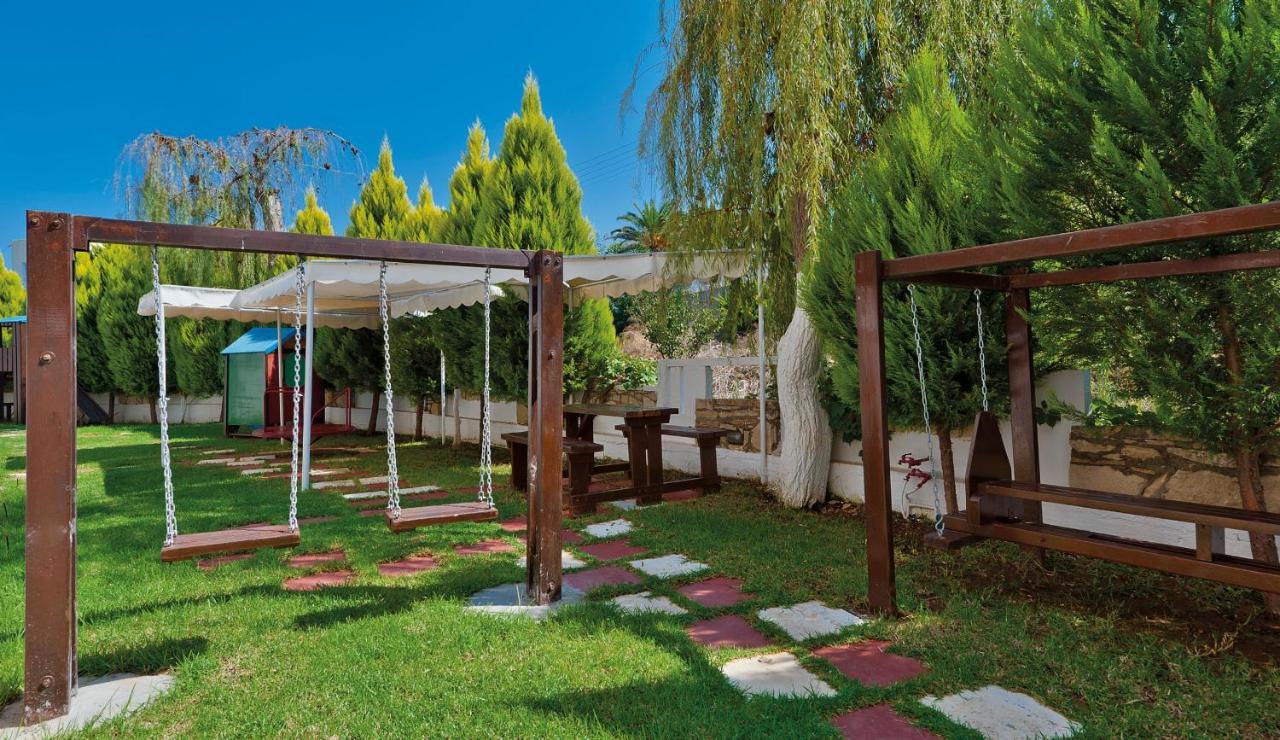 Hotel Koukouras Stalós Buitenkant foto