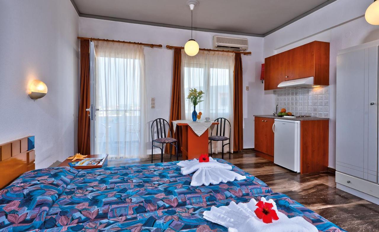 Hotel Koukouras Stalós Buitenkant foto