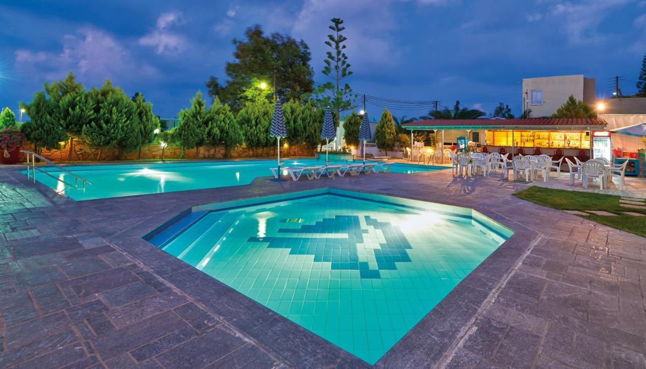 Hotel Koukouras Stalós Buitenkant foto