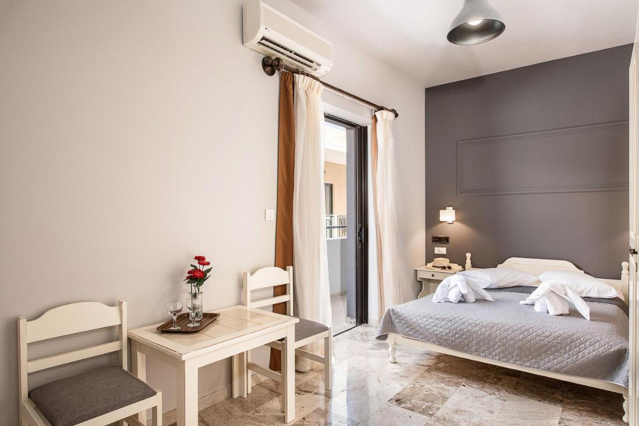 Hotel Koukouras Stalós Buitenkant foto