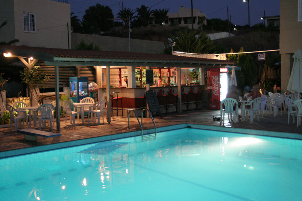 Hotel Koukouras Stalós Buitenkant foto