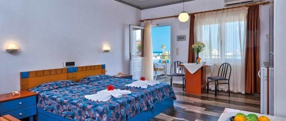 Hotel Koukouras Stalós Buitenkant foto