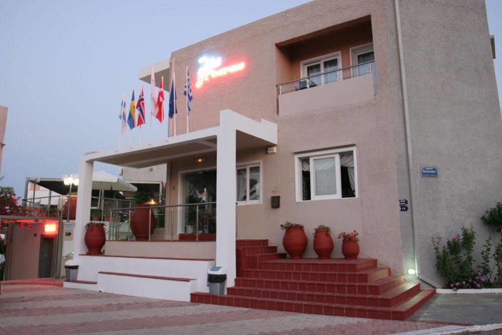 Hotel Koukouras Stalós Buitenkant foto